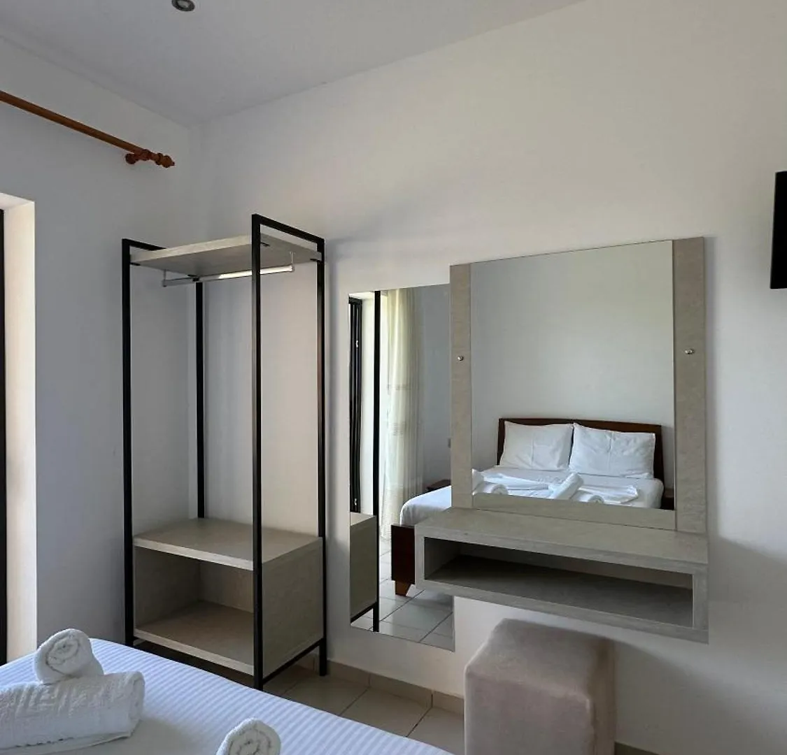 Enelia Apartments Himare Hotel