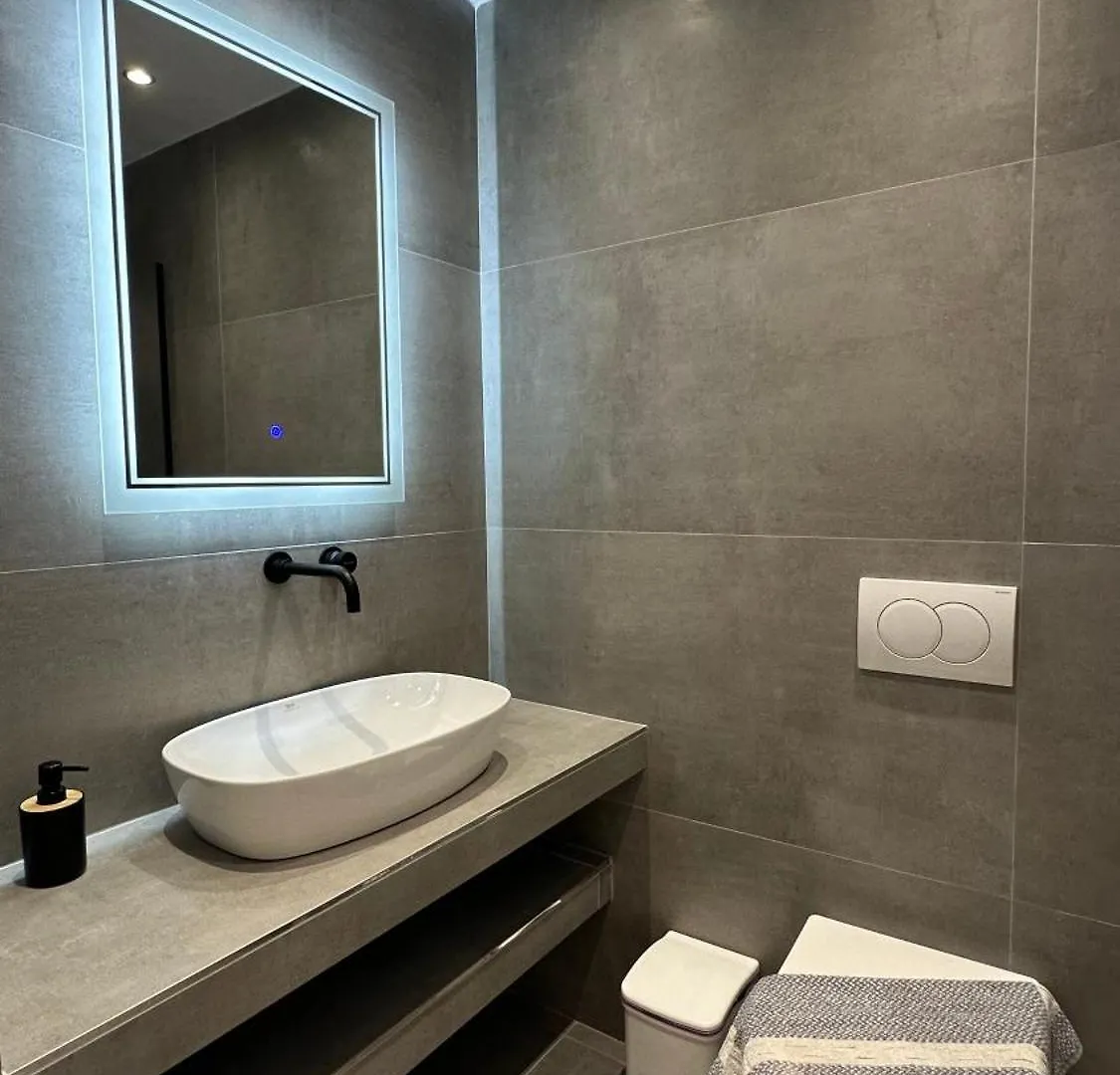 Enelia Apartments Himare Hotel
