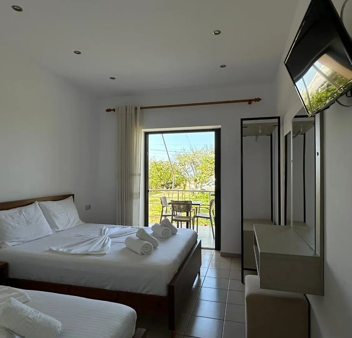 Enelia Apartments Himare Hotel