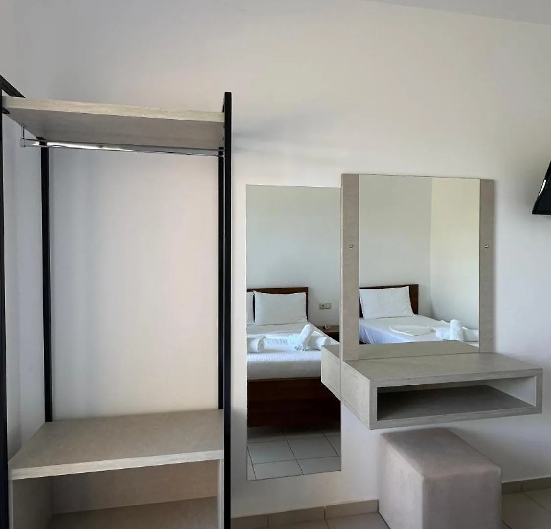 Enelia Apartments Himare Hotel