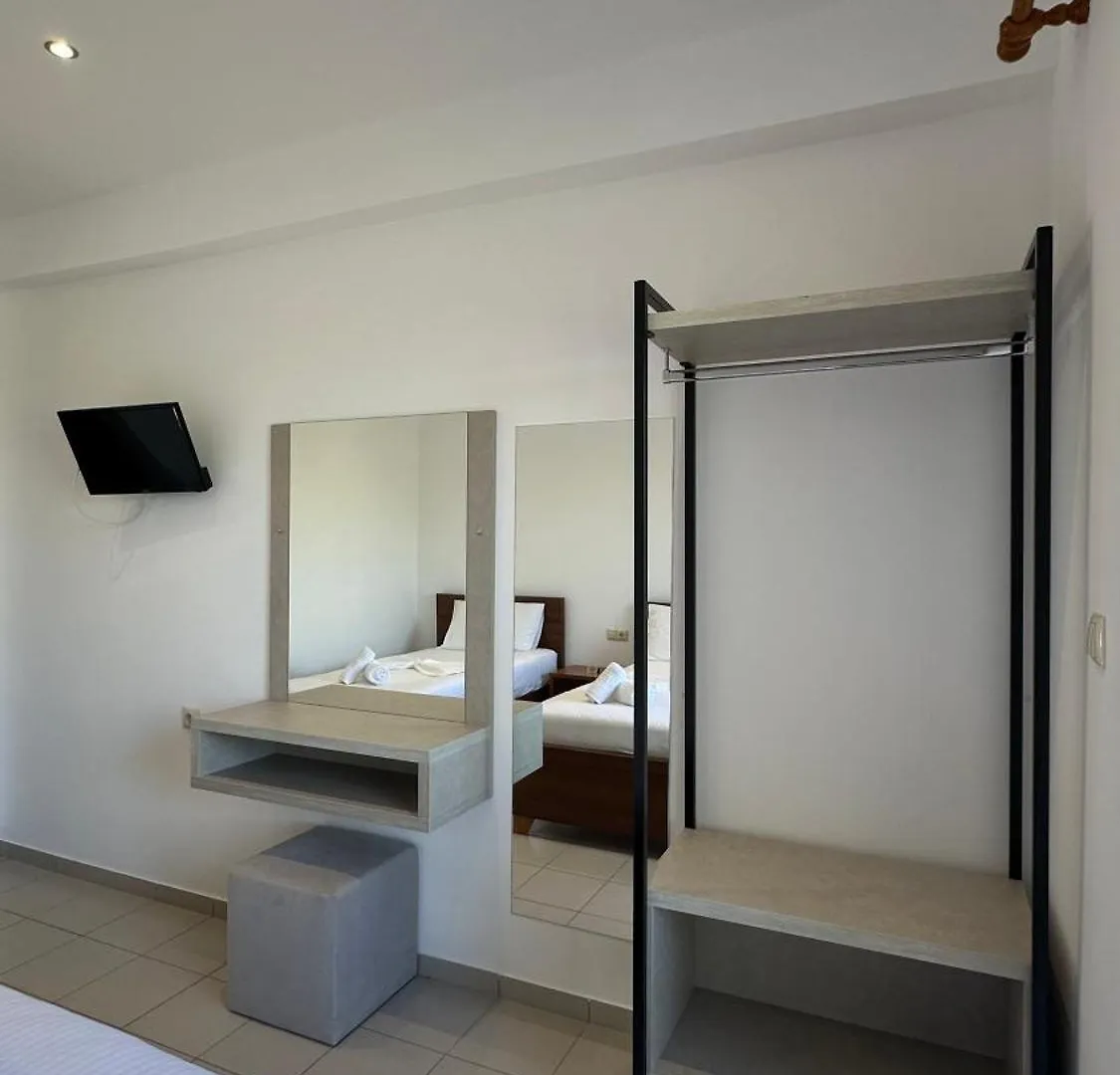 Enelia Apartments Himare Hotel