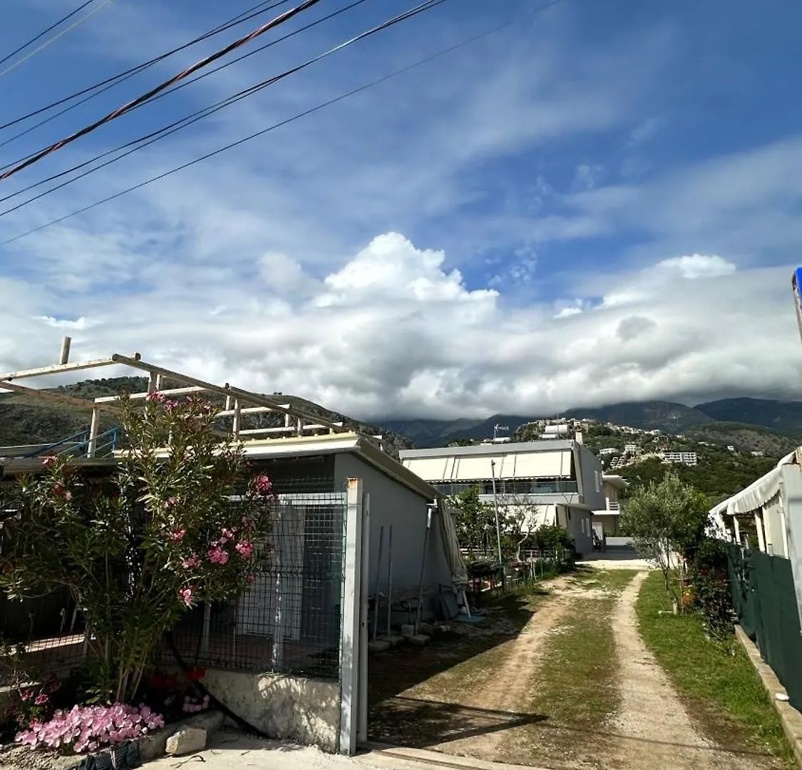 Enelia Apartments Himare 0*,